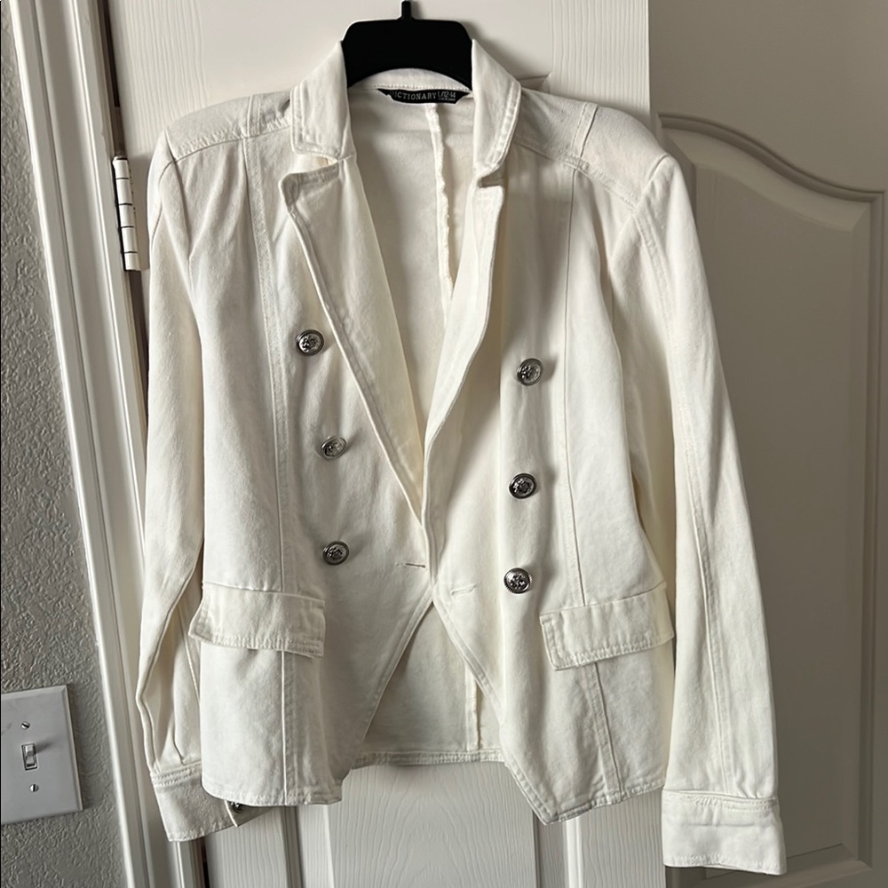Chic Ivory Double-Breasted Blazer